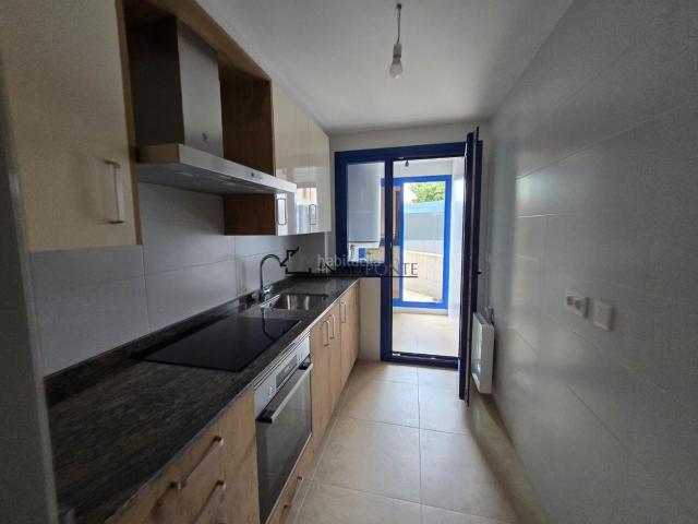 Piso en venta en Soutomaior. Se vende precioso piso a estrenar con terraza en una ubicación inmejorable en Arcade, al lado del paseo del muelle, plaza y parque. Pisos.