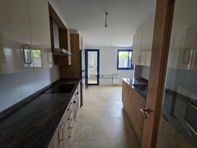 Piso en venta en Soutomaior. Se vende precioso piso a estrenar con terraza en una ubicación inmejorable en Arcade, al lado del paseo del muelle, plaza y parque. Pisos.