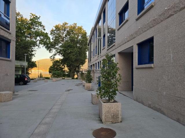 Piso en venta en Soutomaior. Se vende precioso piso a estrenar con terraza en una ubicación inmejorable en Arcade, al lado del paseo del muelle, plaza y parque. Pisos.