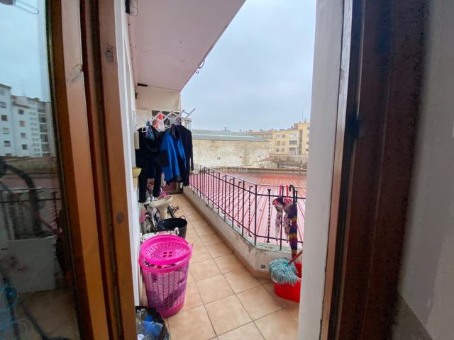 Piso en venta en Tudela, Centro. Piso amplio y luminoso en venta en el centro de Tudela. Pisos.