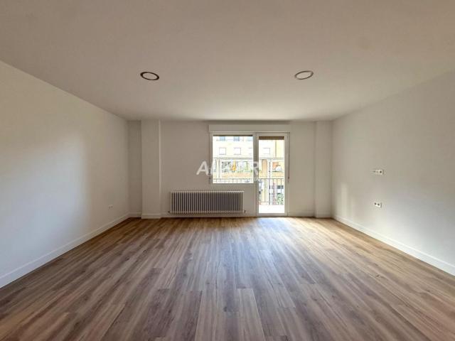 Piso en venta en Tudela, Griseras Gardachales. AMPLIO PISO EN PLENO CENTRO. Pisos.