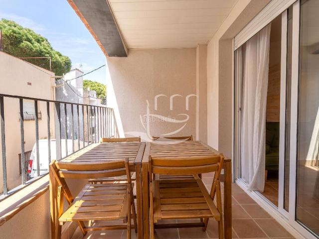 Piso en venta en Tamariu Costa Brava. Piso luminoso con terraza a 5 min del mar. Pisos.