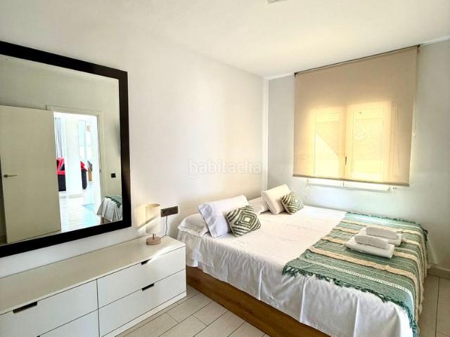 Piso en venta en Tarifa, Tarifa Ciudad. SE VENDE PISO REFORMADO EN 1º LINEA CON PISCINA. Pisos.