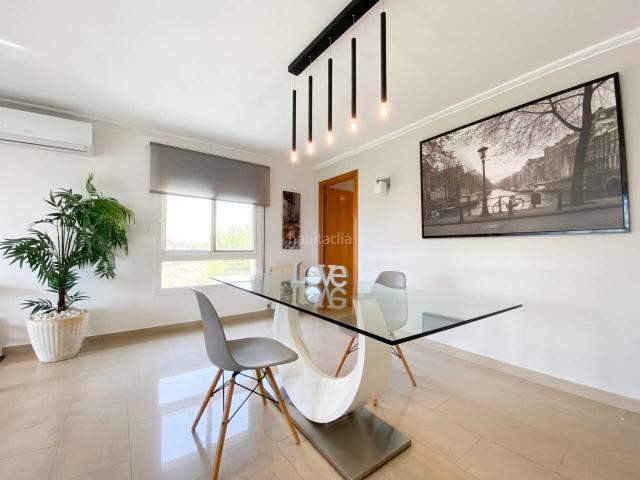 Piso en venta en Tarragona, Torreforta Costa Dorada. Espectacular piso de 140 m con diseño abierto a dos alturas, gran suite y piscina en Torreforta. Pisos.
