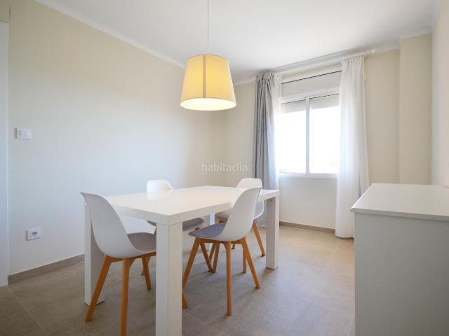 Piso en venta en Tarragona, Barris Marítims Costa Dorada. Piso reformado con terraza y vistas al mar junto a la estación de tren de Tarragona. Pisos.
