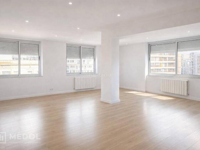 Piso en venta en Tarragona, Eixample Costa Dorada. ESPECTACULAR PISO ESQUINERO EN EL CENTRO DE TARRAGONA, FRENTE AL MERCADO CENTRAL. Pisos.