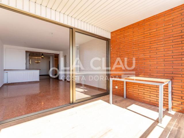 Piso en venta en Tarragona, Llevant Costa Dorada. Exclusividad frente al mar, piscina y acceso directo a la playa en Tarragona. Pisos.