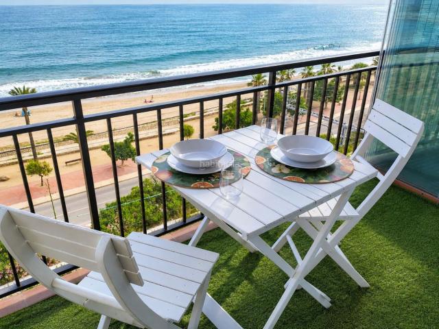 Piso en venta en Tarragona, Llevant Costa Dorada. LUMINOSO PISO EN PRIMERA LÍNEA DE MAR TARRAGONA CON LICENCIA TURÍSTICA. Pisos.
