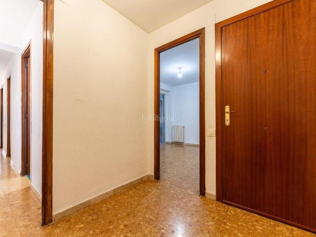 Piso en venta en Tarragona, Nou Eixample Sud Costa Dorada. GRAN PISO EN VENTA DE 4 HABITACIONES BAÑO Y ASEO DE CORTESIA UBICADO EN CALLE HIGINI ANGLES TARRAGONA. Pisos.