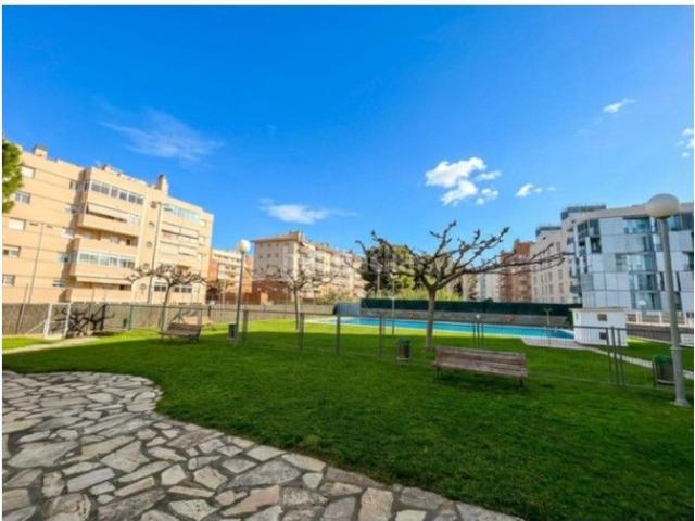 Piso en venta en Tarragona, Sant Pere i Sant Pau Costa Dorada. Tarragona. C. Violant Hongria. Amplio piso de 4 hab. con terraza, parking y espectacular zona comunitaria con piscina y pistas dep. Pisos.