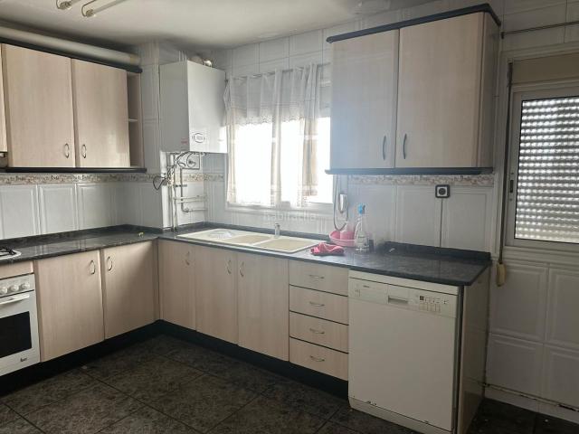 Piso en venta en Tarragona, Sant Salvador Costa Dorada. Amplio piso de 97 m² en Sant Salvador Tarragona, con ascensor y gran potencial. Pisos.