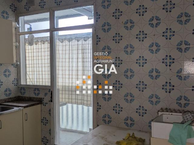 Piso en venta en Tàrrega. Pis per reformar en venda a Tàrrega. Pisos.