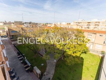 Piso en venta en Tavernes Blanques. Ático dúplex con amplia terraza en Tavernes Blanques. Pisos Tavernes.