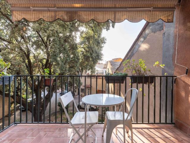 Piso en venta en Terrassa, Barri del Centre. Al cor de la ciutat, amb una alzina centenària als peus. Pisos.