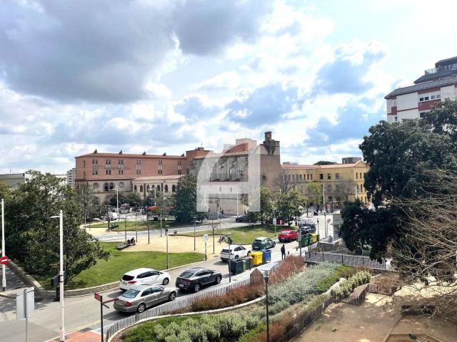 Piso en venta en Terrassa, Barri del Centre. PISO EN VENTA EN PLENO CENTRO PASSEIG COMTE DÈGARA. Pisos.