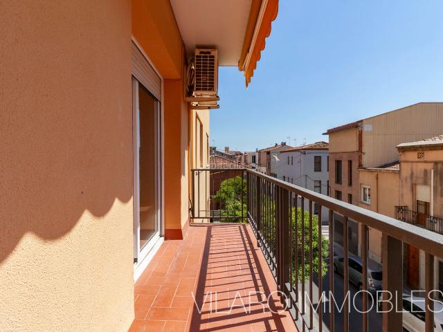Piso en venta en Terrassa, Barri del Centre. PRECIOSO PISO EN EL CENTRO MUY AMPLIO Y LUMINOSO. Pisos.