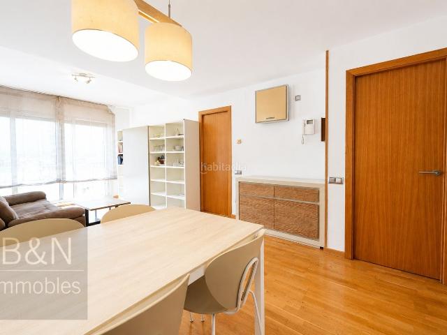 Piso en venta en Terrassa, Barri del Centre. Un hogar urbanita en pleno centro de Terrassa, con plaza parking incluida. Pisos.