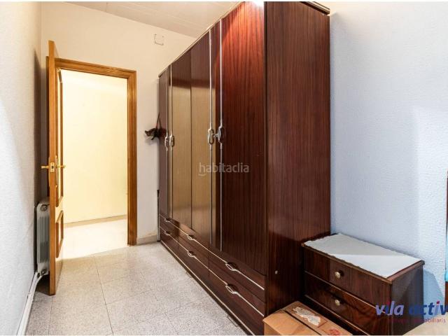 Piso en venta en Terrassa, Ca n'Anglada. con garaje y amplio patio. Pisos.