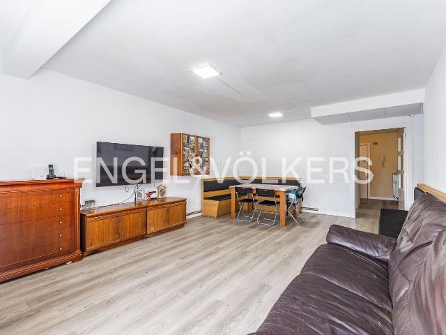 Piso en venta en Terrassa, Plaça Catalunya Escola Industrial. PISO ESQUINERO MUY LUMINOSO. Pisos.