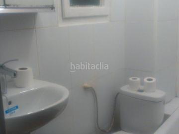 Piso en venta en Terrassa, Ca n'Anglada. PISO PARA INVERSORES DE 3 HABITACIONES Y BALCÓN. Pisos.