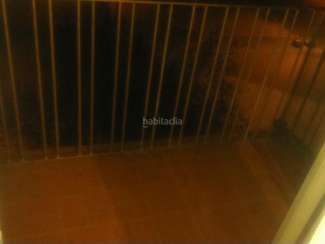 Piso en venta en Terrassa, Ca n'Anglada. PISO PARA INVERSORES DE 3 HABITACIONES Y BALCÓN. Pisos.