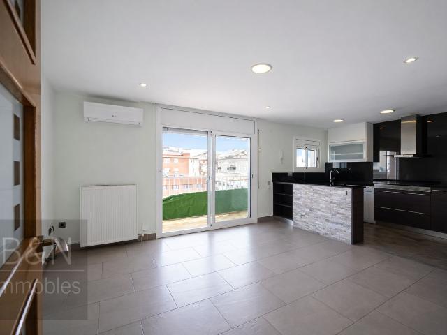 Piso en venta en Terrassa, Ca n'Aurell. AMPLIO PISO REFORMADO DE 4 DORMITORIOS EN CAN NAURELL. Pisos.