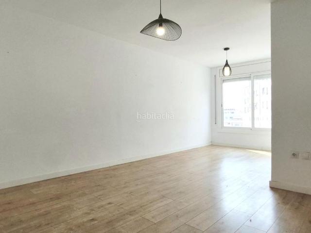 Piso en venta en Terrassa, Ca n'Aurell. PIS A LA CRTA DE MARTORELL DE 4 HAB AMB ASCENSOR REFORMAT 2020. Pisos.