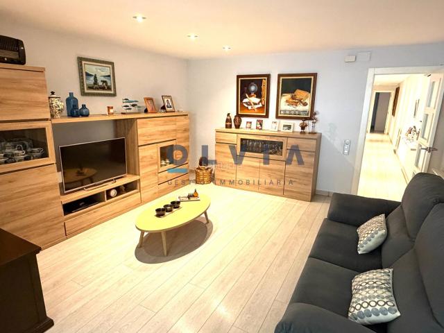 Piso en venta en Terrassa, Ca n'Aurell. PISO TIPO CASA A 5 MIN. DE LOS FFGC. Pisos.