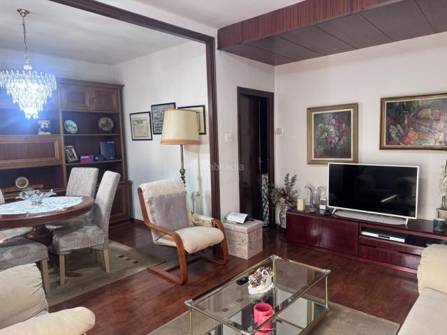 Piso en venta en Terrassa, Ca n'Aurell. PISO EN MUY BUENA ZONA PARA ADAPTAR A TU GUSTO. Pisos.