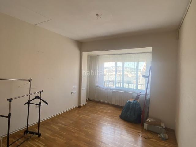 Piso en venta en Terrassa, Ca n'Aurell. PISO EN RENTABILIDAD. Pisos.