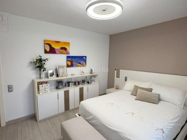 Piso en venta en Terrassa, Ca n'Aurell. TIPO CASA, 3 HABITACIONES, GRAN TERRAZA, GARAJE Y SÓTANO. Pisos.