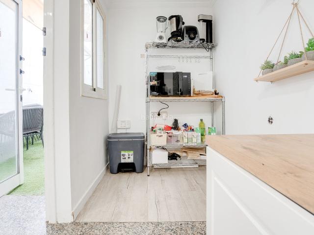 Piso en venta en Terrassa, Ca n'Aurell. Vivienda con terraza, balcón y patio privado en Terrassa. Pisos.