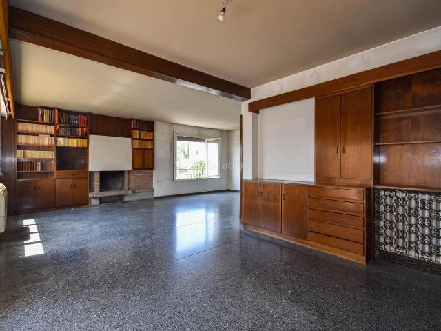 Piso en venta en Terrassa, Ca n'Aurell. VIVIENDA ÚNICA EN EL PARC DE SANT JORDI, CON VISTAS A LA MASÍA FREIXA. Pisos.