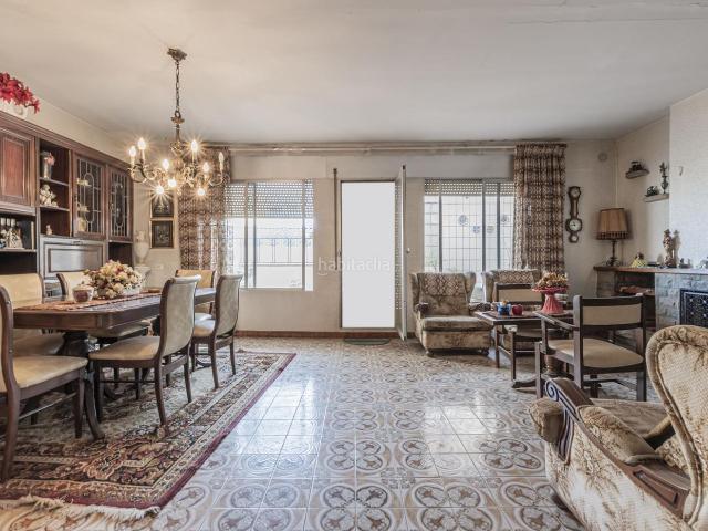 Piso en venta en Terrassa, Can Boada. Gran piso con terraza, balcón y chimenea. Solo 3 vecinos. Pisos.