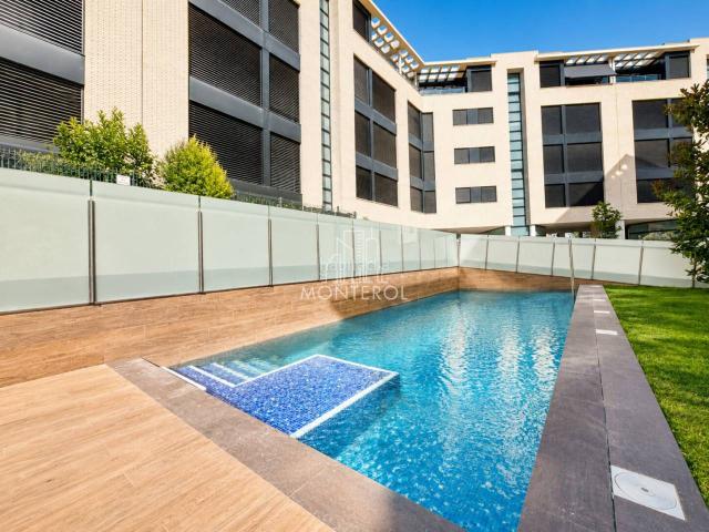 Piso en venta en Terrassa, Can Roca. Espectacular piso de 3 habitaciones con piscina y parking en Can Roca Zona Olímpica. Pisos.