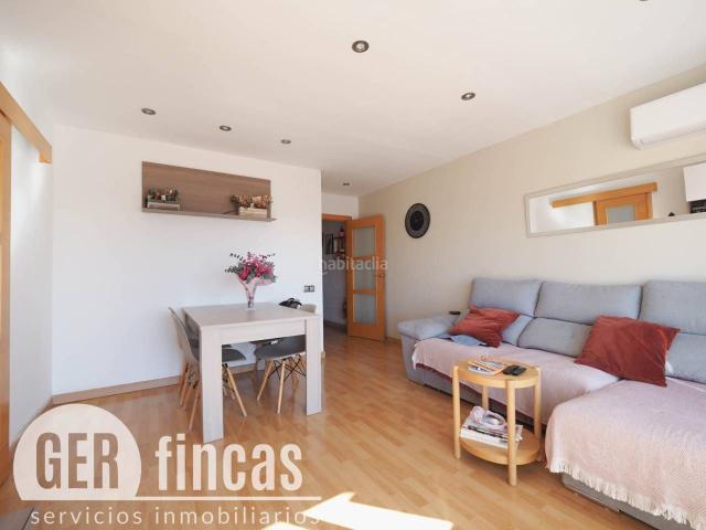 Piso en venta en Terrassa, Cementiri Vell. reformado con terraza 10m2. Pisos.