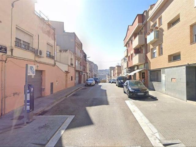 Piso en venta en Terrassa, La Maurina. Oportunidad de Inversión. Pisos.