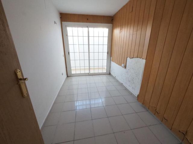 Piso en venta en Terrassa, La Maurina. Oportunidad para inversores!. Pisos.