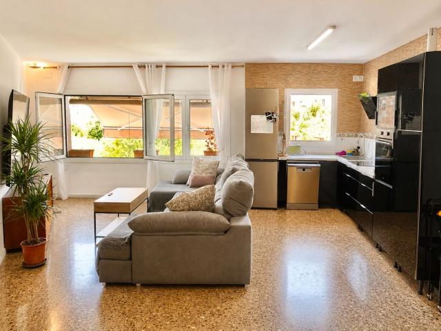 Piso en venta en Terrassa, La Maurina. LUMINOSO AMPLIO EXTERIOR, LISTO PARA ENTRAR A VIVIR. Pisos.