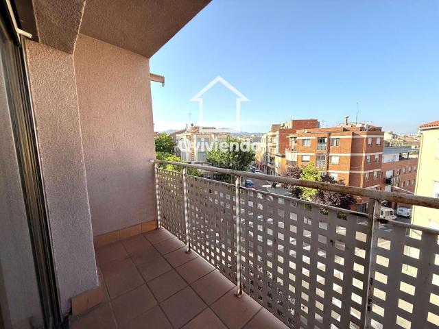 Piso en venta en Terrassa, La Maurina. Piso de 3 habitaciones con balcón en La Maurina, Terrassa. Pisos.