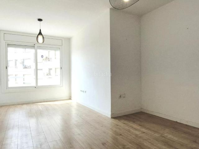 Piso en venta en Terrassa, La Cogullada. PIS A LA CRTA DE MARTORELL DE 4 HAB AMB ASCENSOR REFORMAT 2020. Pisos.