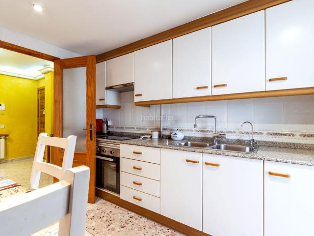 Piso en venta en Terrassa, La Cogullada. Ref. 92006. Piso luminoso, completamente exterior y con balcón cerca del centro. Pisos.