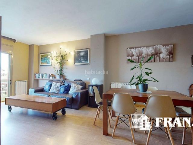 Piso en venta en Terrassa, Les Arenes La Grípia Can Montllor. VIVIENDA de 90 m2 con una TERRAZA de 15m2 orientada al SUROESTE, con BUENAS VISTAS, PARKING y TRASTERO. Pisos.