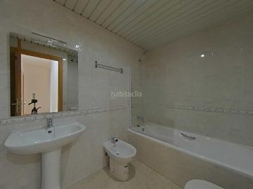 Piso en venta en Terrassa, Les Arenes La Grípia Can Montllor. llogat només per a inversor. Pisos.