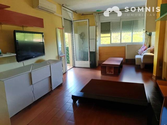 Piso en venta en Terrassa, Les Arenes La Grípia Can Montllor. Piso luminoso con vistas y parking. Pisos.