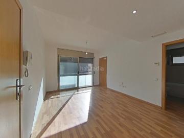 Piso en venta en Terrassa, Poble Nou. llogat només per a inversor. Pisos.