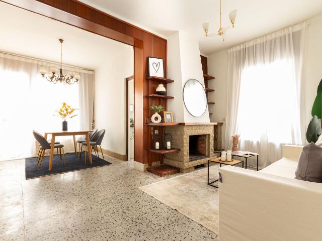 Piso en venta en Terrassa, San Pere. Planta baixa de 117 m² amb pati privat al cor de Sant Pere: amplitud, potencial i una gran oportunitat. Pisos.