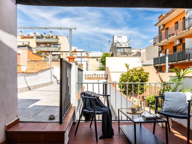 Piso en venta en Terrassa, San Pere. PRIMERA PLANTA CON TERRAZA, 3 HABITACIONES A REFORMAR. Pisos.