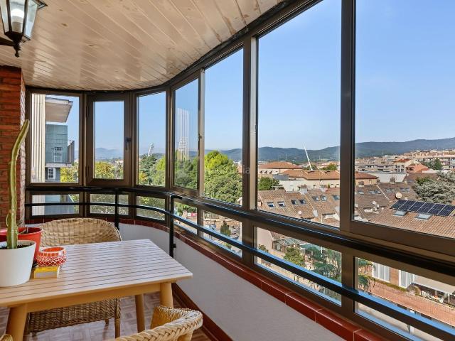 Piso en venta en Terrassa, San Pere. Ubicació privilegiada i vistes extraordinàries. Pisos.