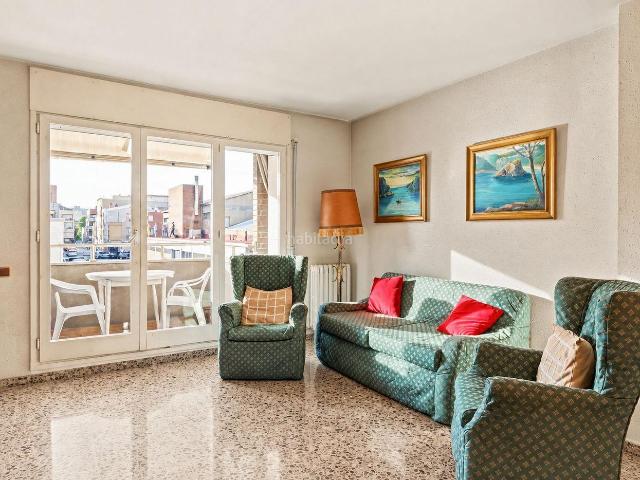 Piso en venta en Terrassa, San Pere. UNA LLAR PER ENAMORAR 4 HABITACIONS I DOS BALCONS. Pisos.